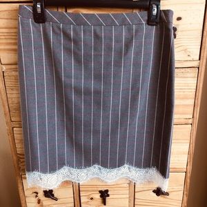 Chelsea28 - LIKE NEW - Lace trimmed pencil skirt